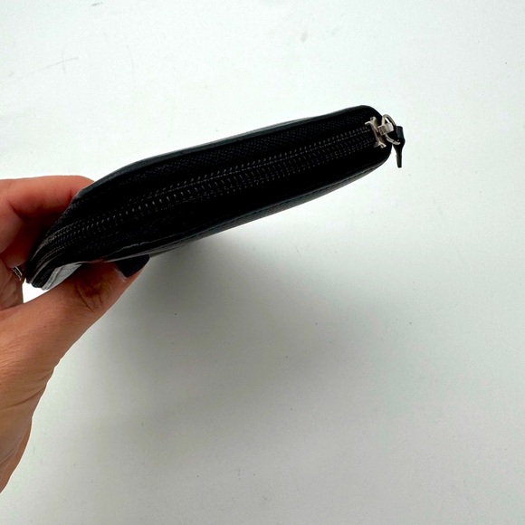 Chanel Black Cavier Zippy Wallet 🖤 - Picture 4 of 5